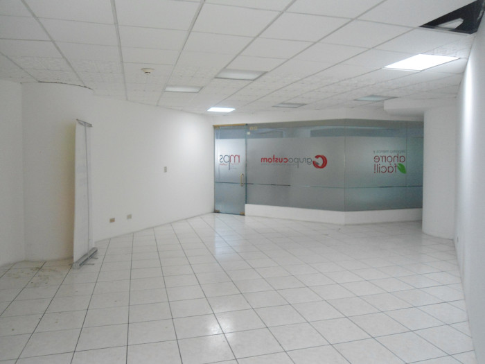 Local en alquiler en zona 10 primero Nivel en renta — foto 3