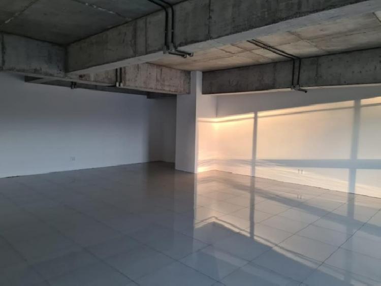 Amplia oficina con excelente vista en zona 10