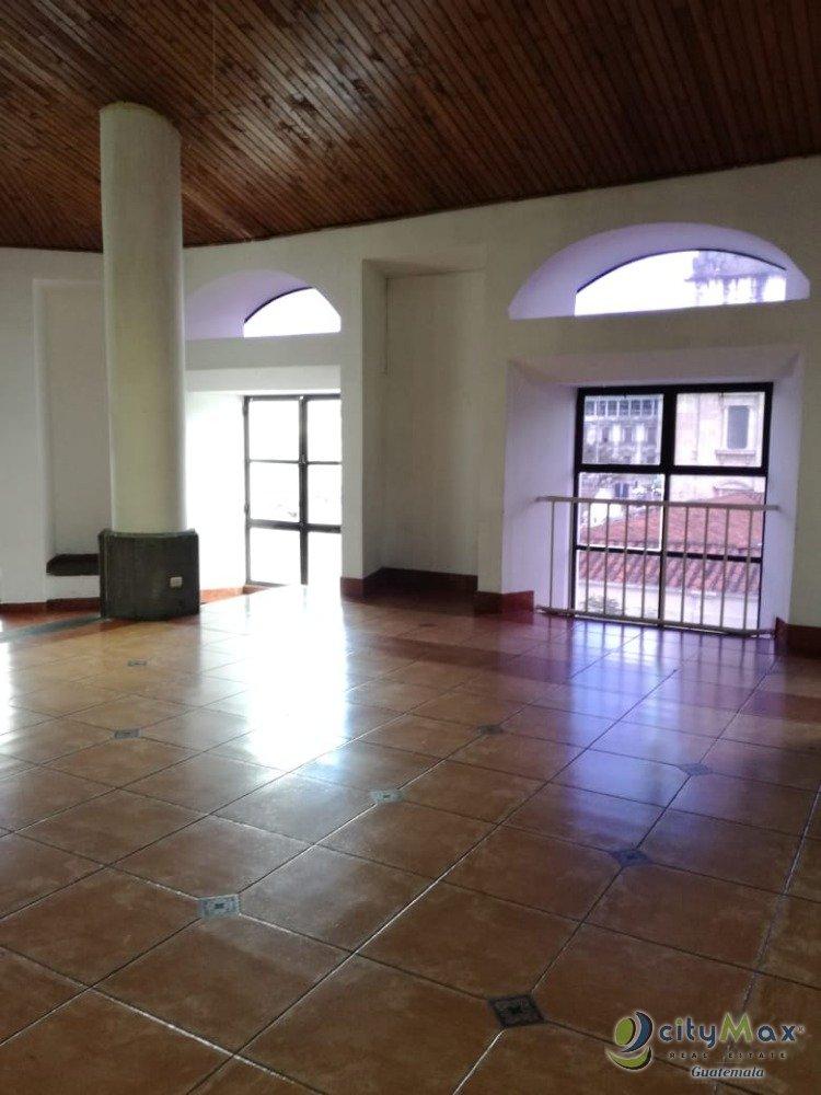 En Renta amplio local comercial en zona 1 - Image 2