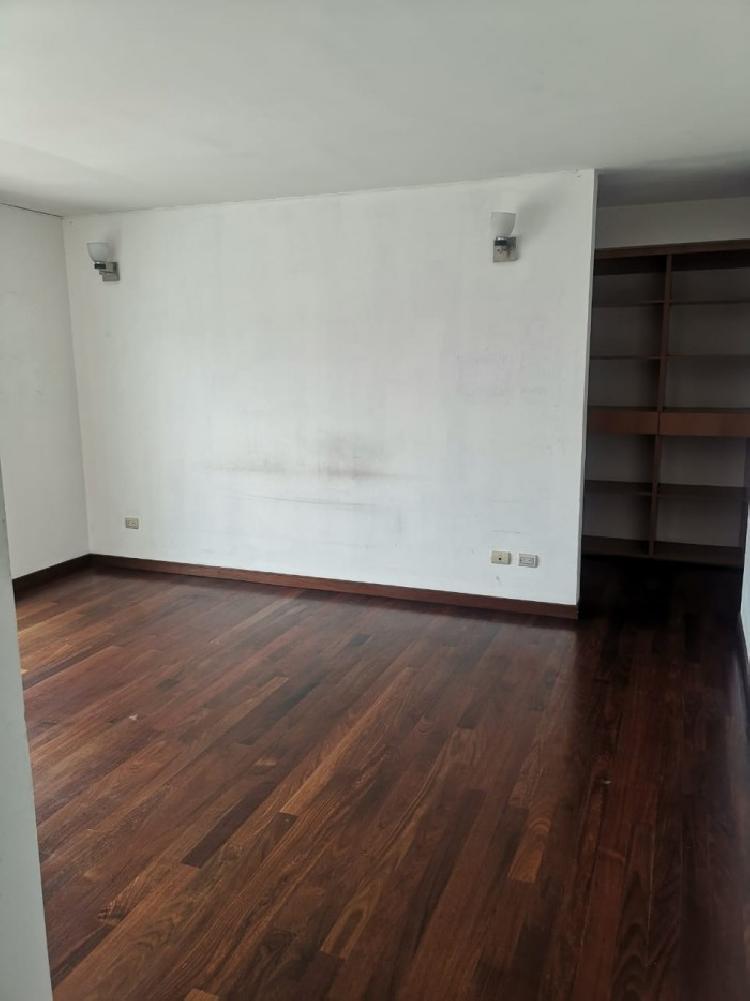 Rento amplio apartamento en zona 14 — foto 5