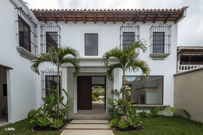 VENTA Hermosa y Lujosa Casa Estilo Colonial - Miniatura 10