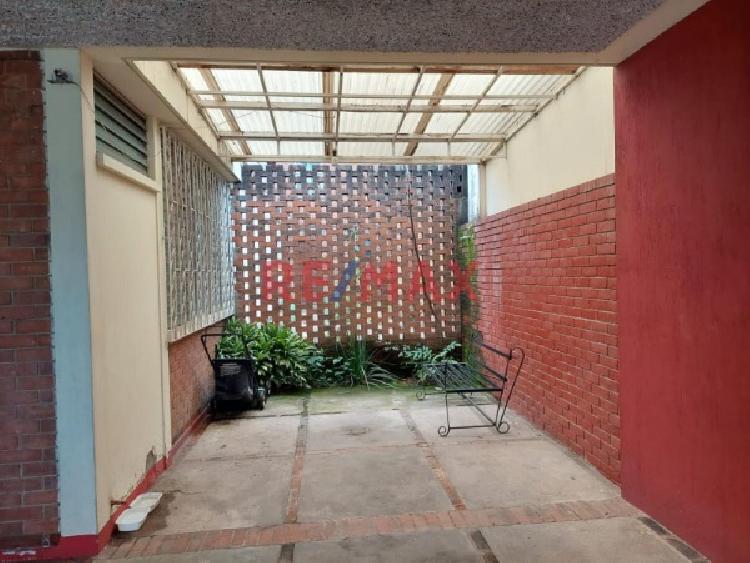 Casa para Remodelar en Venta Zona 15, VH. II