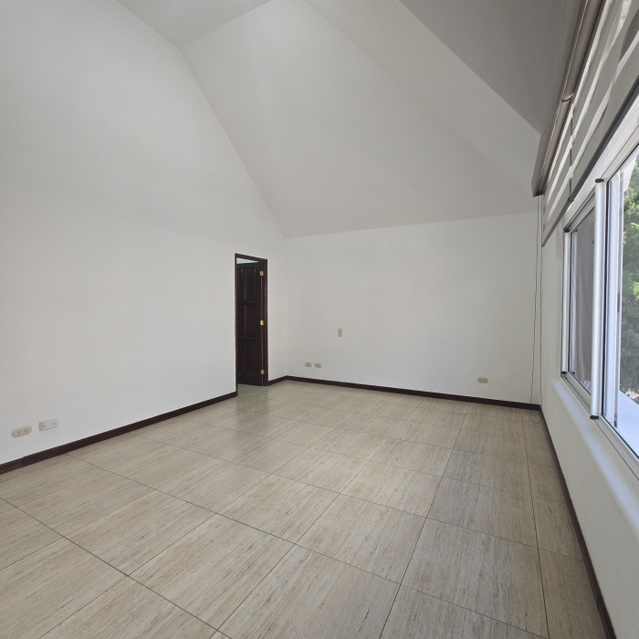 Alquiler hermosa casa en condominio en zona 10 — foto 12