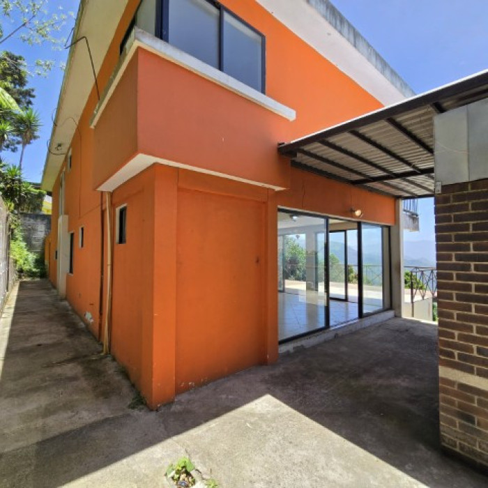 Casa en Venta con Vista Panorámica al Lago de Amatitlán - Miniatura 8