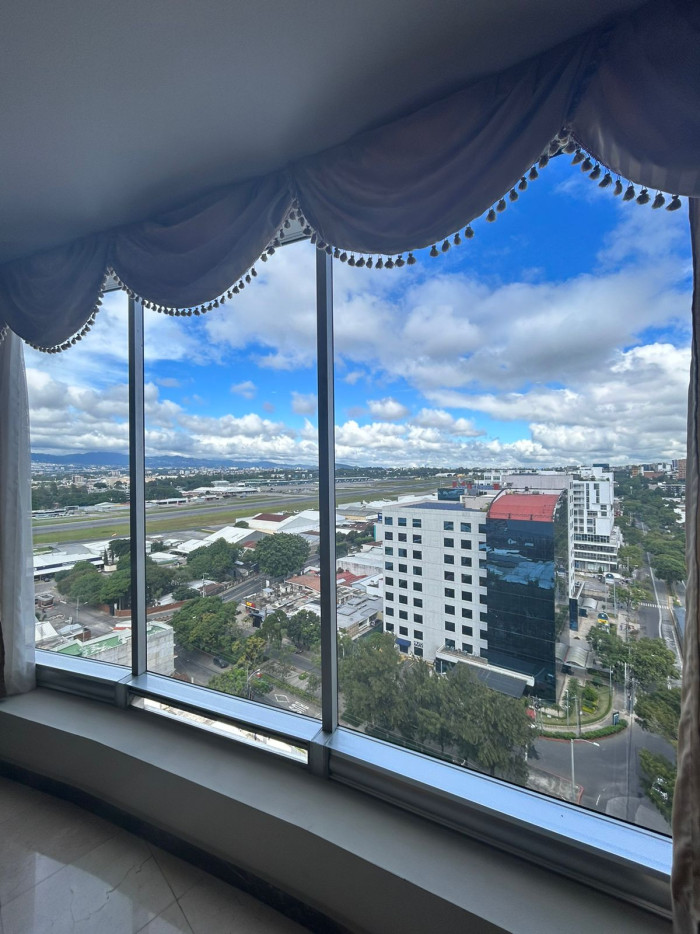 Apartamento amueblado en renta en zona 13 con vista — foto 7
