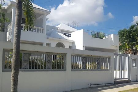 Casa de venta de dos niveles
