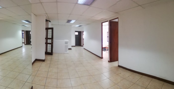 ALQUILO OFICINA EN ZONA 14 — foto 2