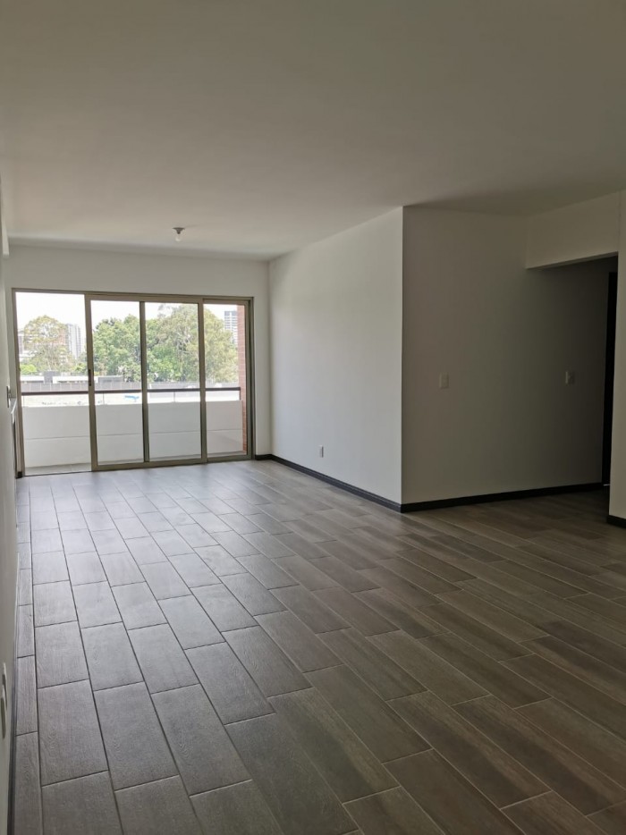 Apartamento en renta en Plaza Segheria, zona 14 - Miniatura 8