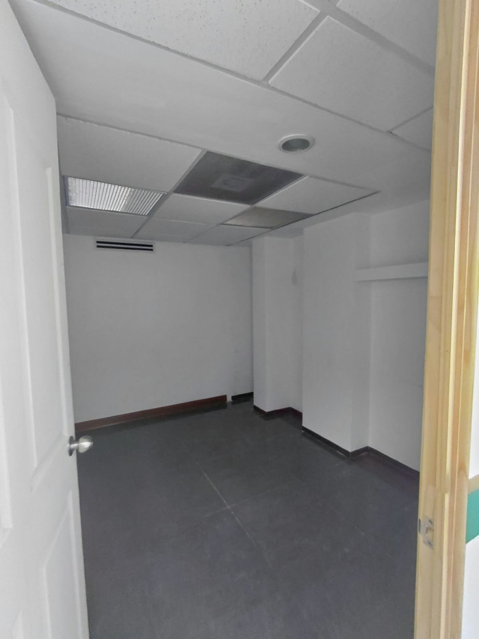 Local Comercial en Renta en Plaza Surti Ahorro. Zona 18 — foto 2
