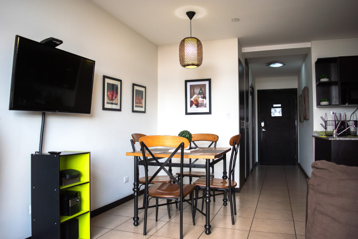 Apartamento en venta completamente amueblado en zona 9 - Image 1