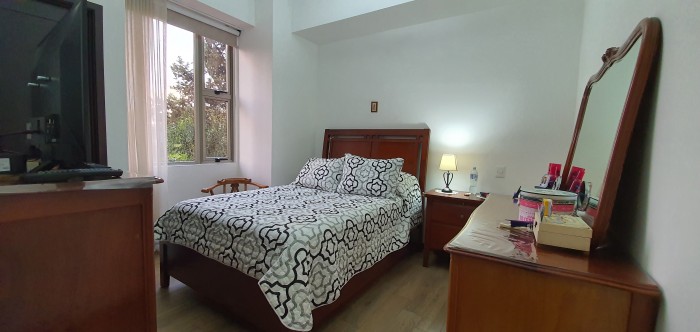Apartamento en Venta Zona 14 cerca Hospital La Paz - Image 2