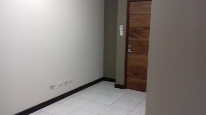 ZONA 10. ALQUILO OFICINA EN ZONA PRADERA