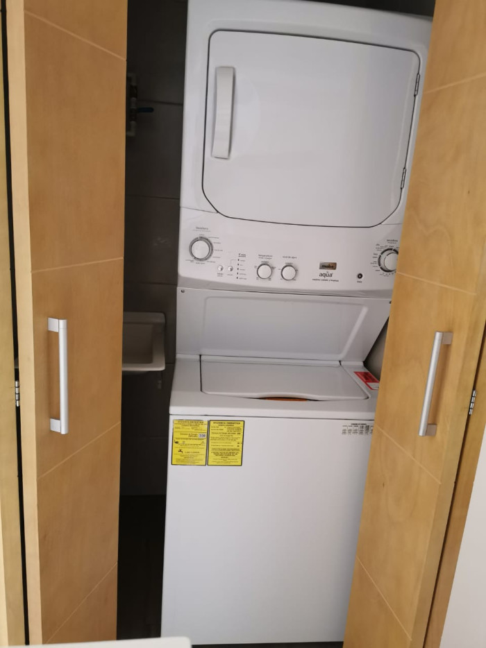 Apartamento en renta en zona 10 de 2 habitaciones — foto 3