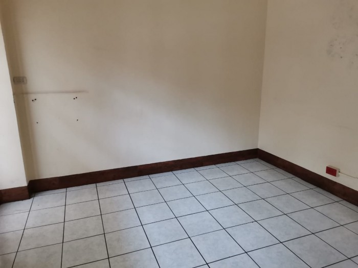 Plus Real Estate renta hermosa casa para oficina zona 10 — foto 7