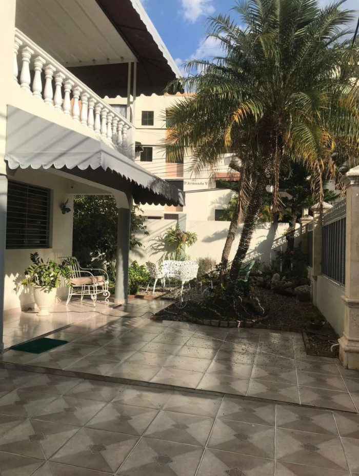 CASA DE DOS NIVELES EN LOS CERROS DE GURABO — foto 4