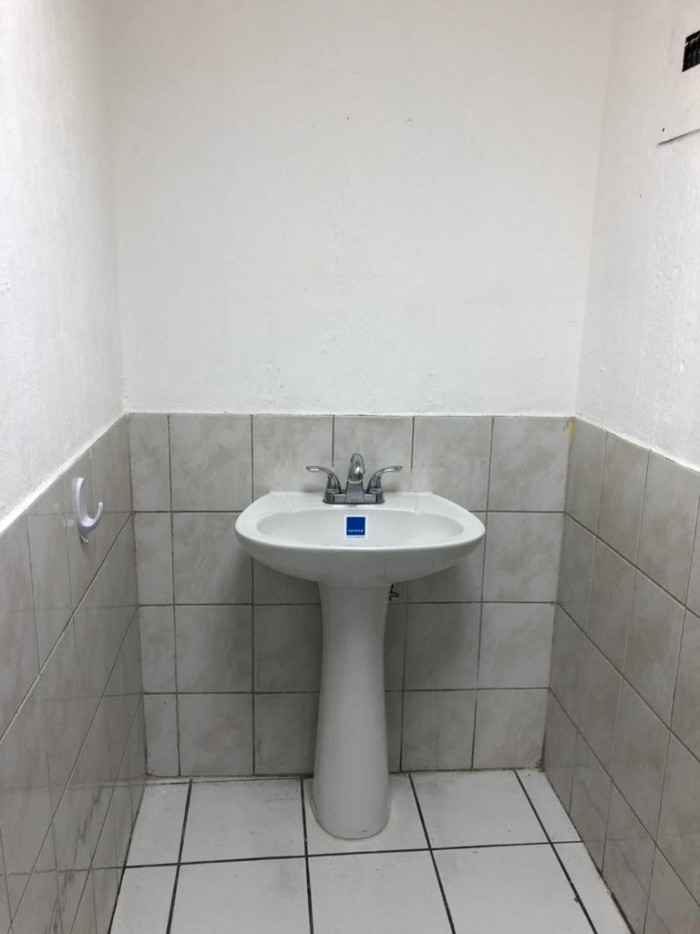 Oficina tabicada de 92 mts. en renta zona 10 Guatemala - Miniatura 8