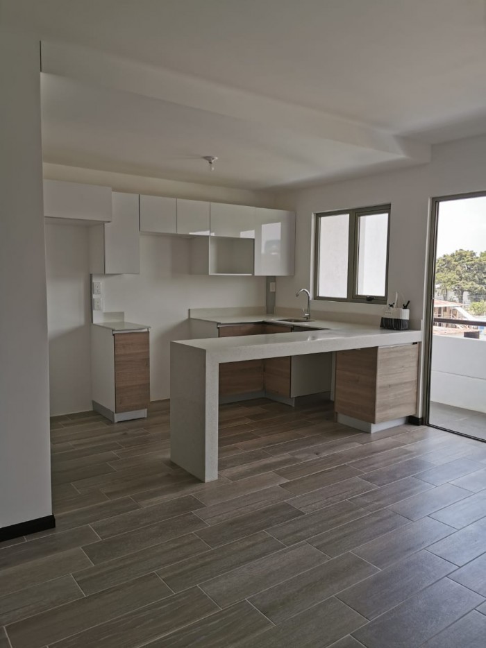Apartamento en renta en Plaza Segheria, zona 14 - Image 2