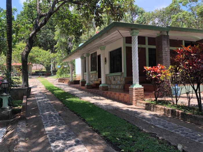 Hermosa Quinta en venta en Santa Ana - 1