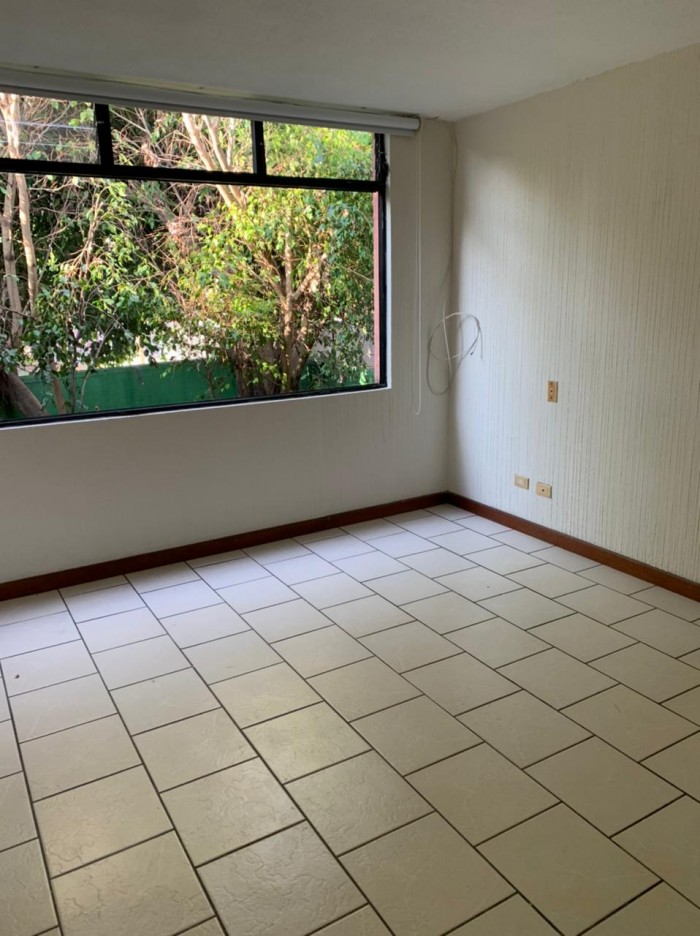 Renta de apartamento a excelente precio en zona 15 — foto 4