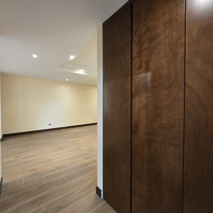 En venta apartamento en Oakland zona 10 Guatemala - Miniatura 12