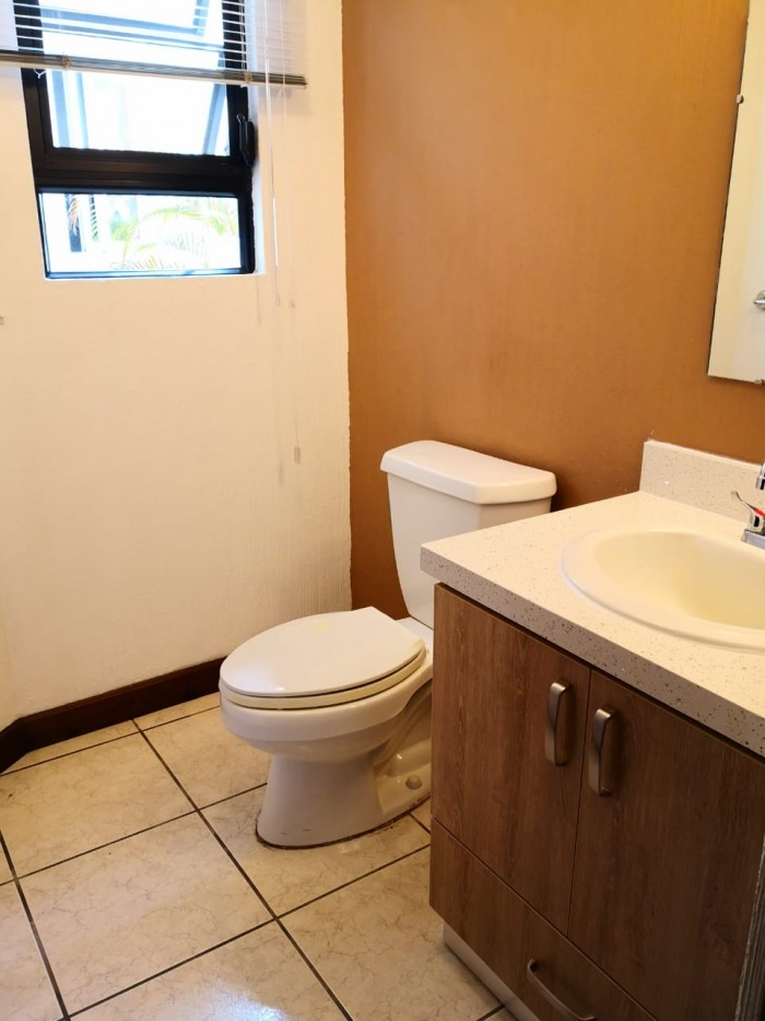 Apartamento amplio en alquiler, zona 15 VH1 - Image 2