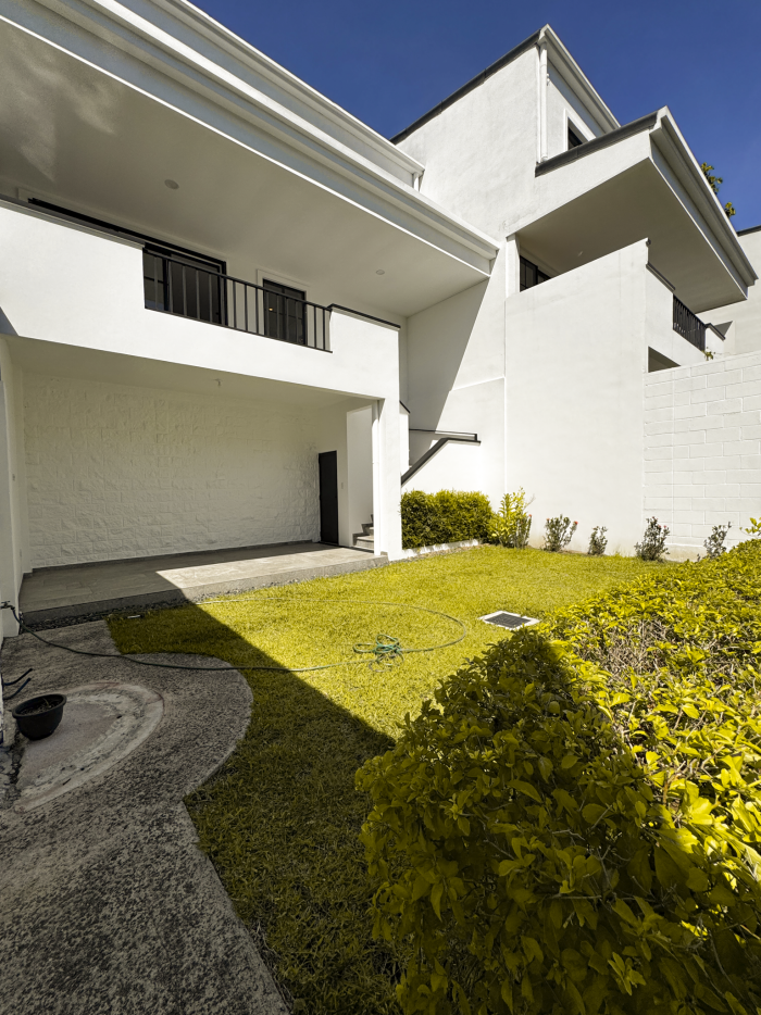 Casa con amplio jardín en venta o alquiler Res Antibes - 10