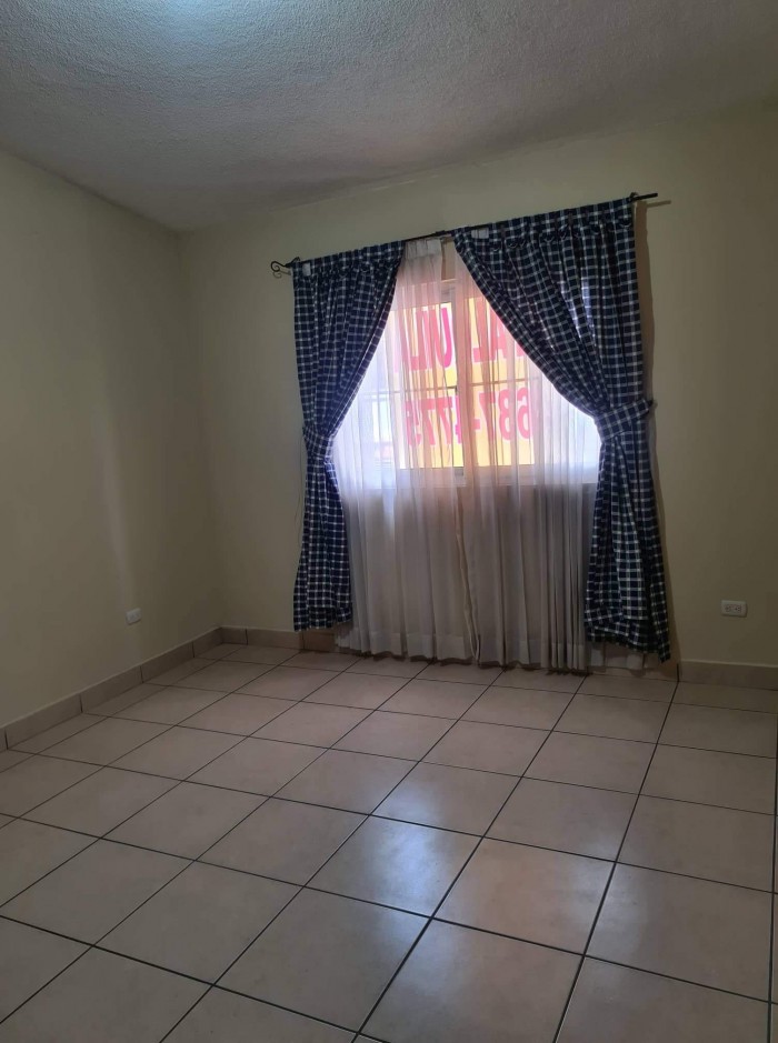 CASA SAN CRISTOBAL - CON LOCALES COMERCIALES - Image 3