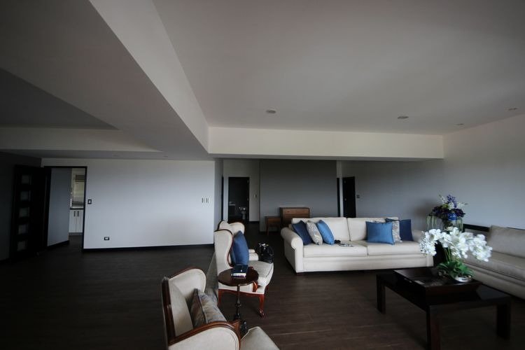 Apartamento amplio en venta en zona 15 Guatemala - Image 1