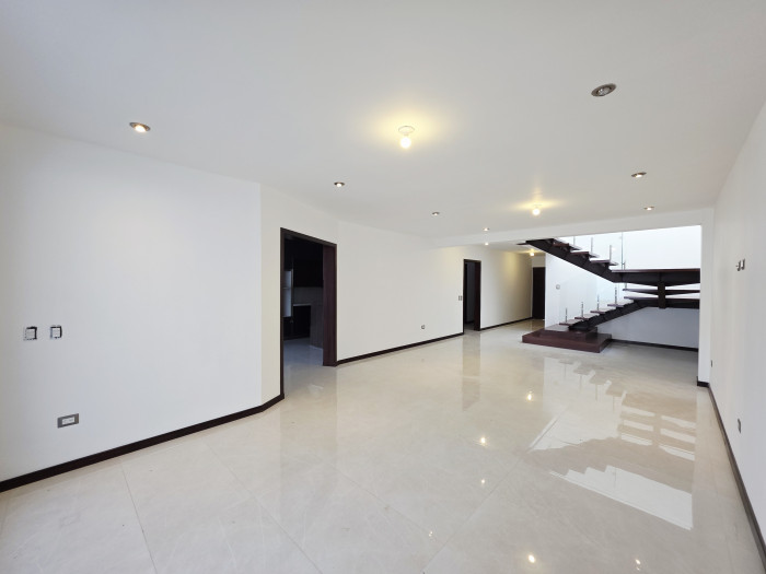 LUJOSA CASA NUEVA EN VENTA EN SAN CRISTOBAL Z8 MIXCO — foto 4