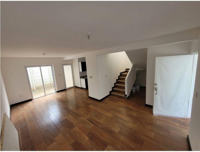 VENDO CASA DENTRO DE CONDOMINIO ZONA 16