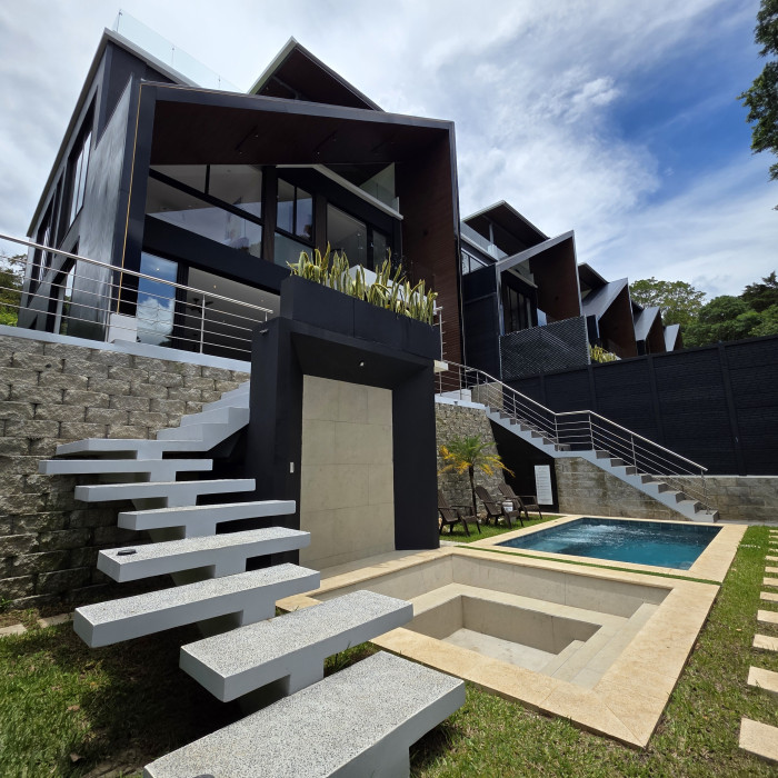 Exclusiva Casa en Venta en Laguna El Pino Santa Rosa - Image 2