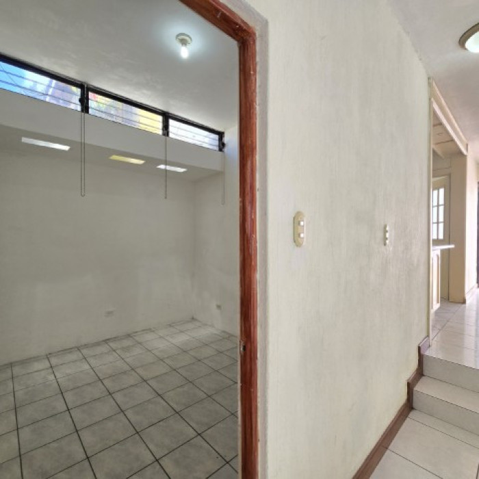 Casa en Venta Lomas de San Jacinto Zona 10 de Mixco - Image 5
