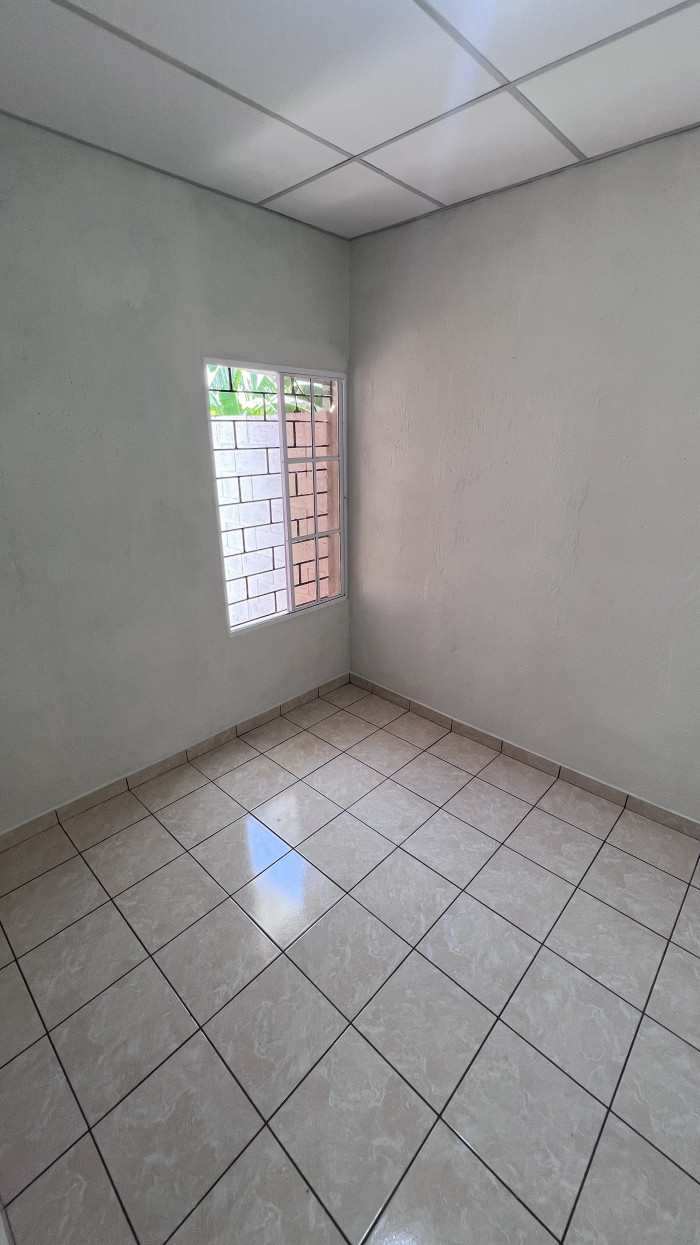 Casa en venta a 5 minutos de Paseo Venecia Soyapango - 5