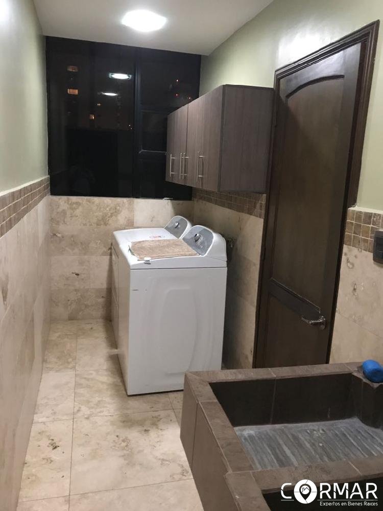 Apartamento amplio en alquiler o venta, zona 14 - Image 1