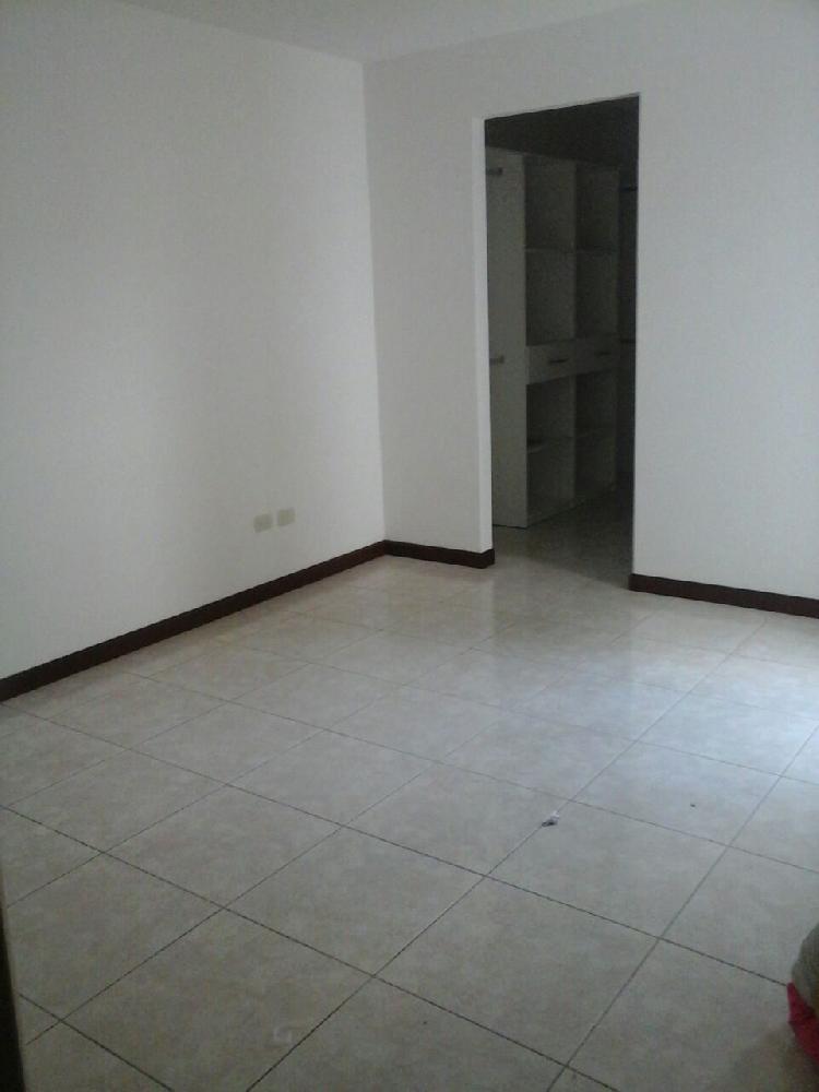 CASA EN VENTA CONDOMINIO CARRETERA AL SALVADOR - Image 1