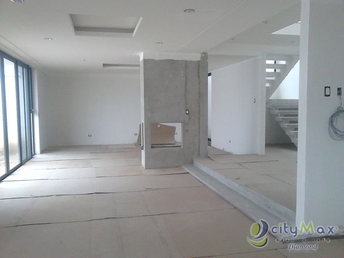VENTA DE MODERNA CASA EN SAN ISIDRO ZONA 16 - Miniatura 2