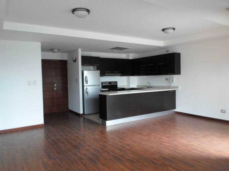 APARTAMENTO EN RENTA CERCANO A CENTRO MEDICO ZONA 10 - Miniatura 2