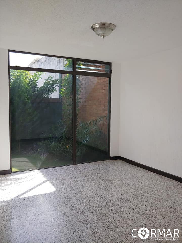 Casa Townhouse en alquiler, zona 15 - Image 3