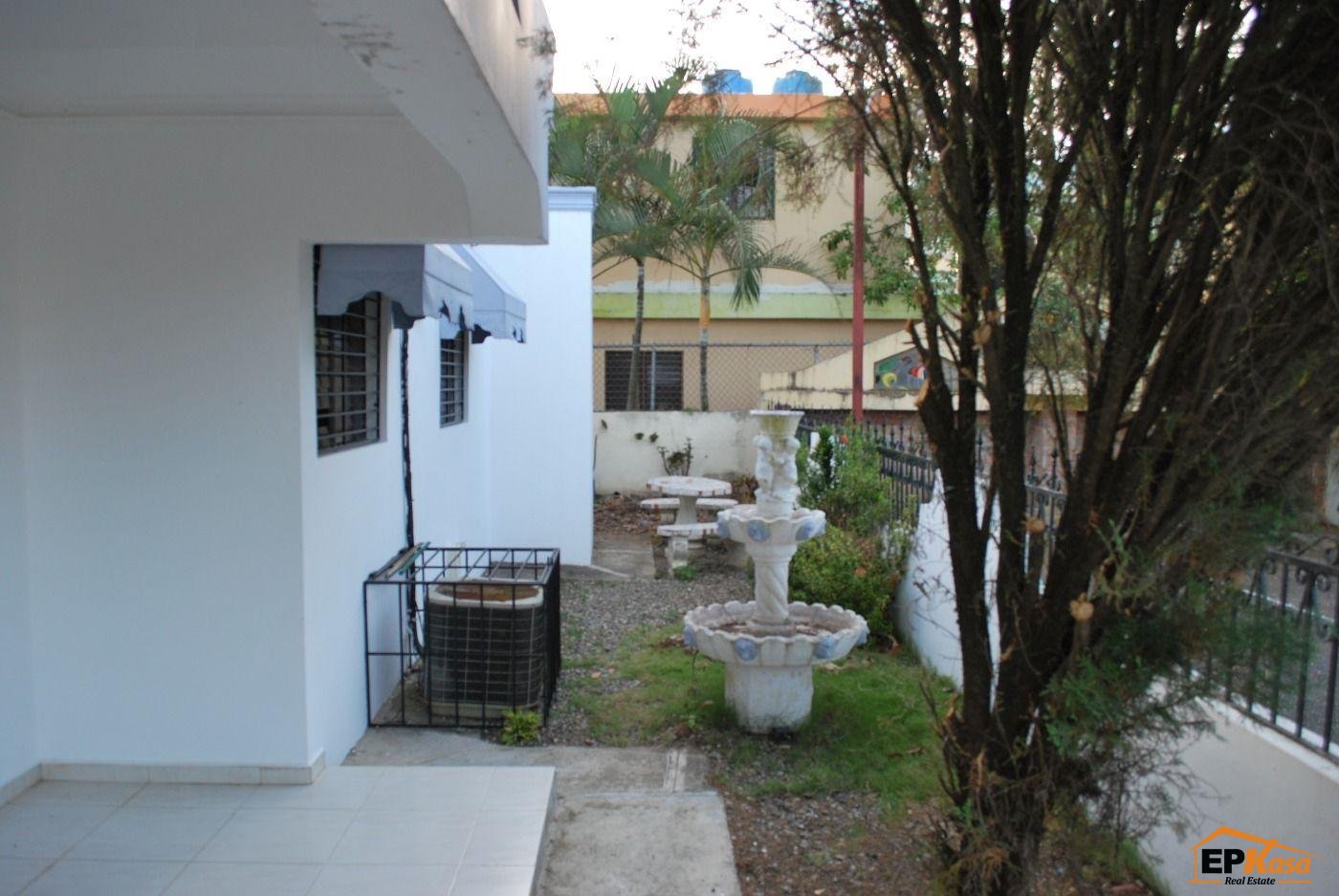 Casa en venta en residencial cerrado en Gurabo.
