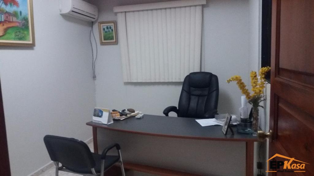 Edificio comercial en venta, de tres niveles, el Centro - 2