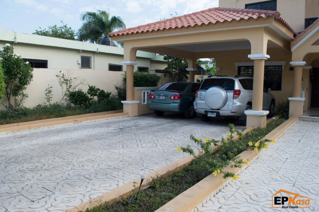 Hermosa casa de venta con mucho terreno, Las Damas II