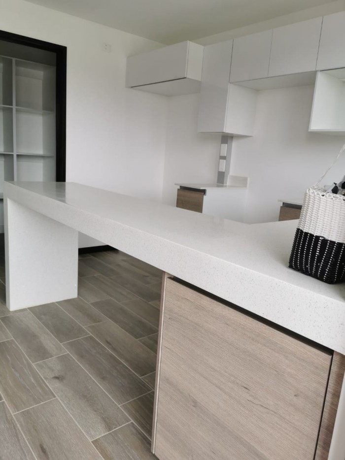 Apartamento en renta en Plaza Segheria, zona 14 - Image 5