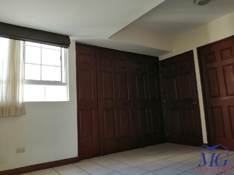 RENTO APARTAMENTO EN VILLAS DE SAN ISIDRO, ZONA 16.
