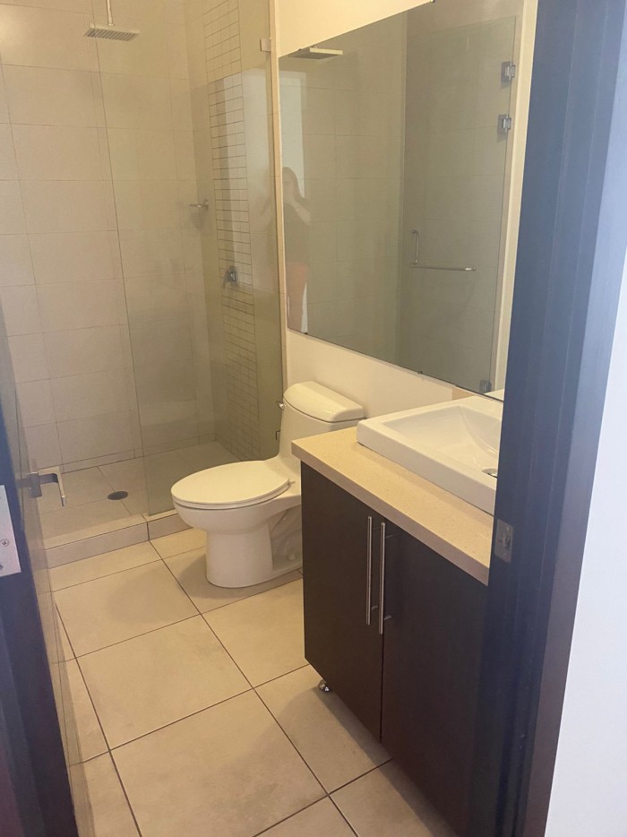 Apartamento en alquiler en zona 14, excelente ubicación — foto 4
