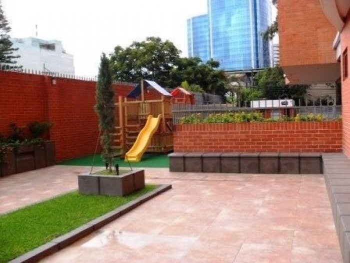 Alquilo apartamento en zona 10 Guatemala - Image 4