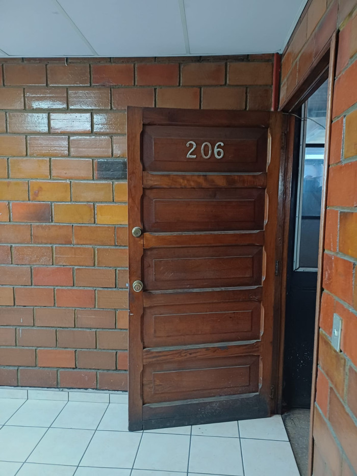 Local en alquiler para oficina a una cuadra del CNR - 2