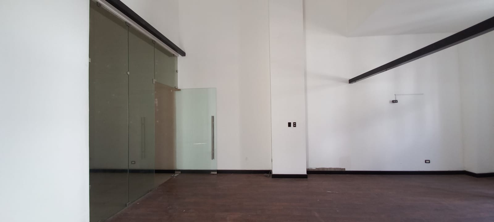 OFICINA EN #RENTA ZONA 16 - Image 2