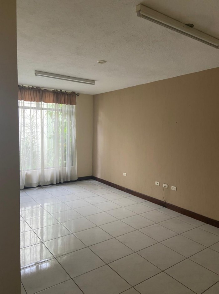 VENDO CASA DE UN NIVEL EN CIUDAD CRISTOBAL SECTOR B4