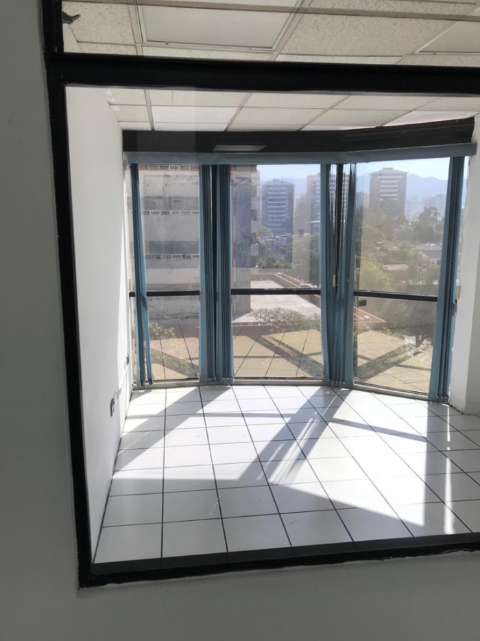 Oficina en Renta en excelente ubicación zona 10. - Miniatura 13