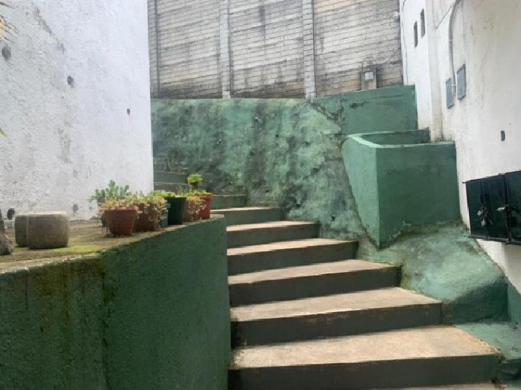 CASA EN VENTA CON 4 APARTAMENTOS INDEP. EN ZONA 16